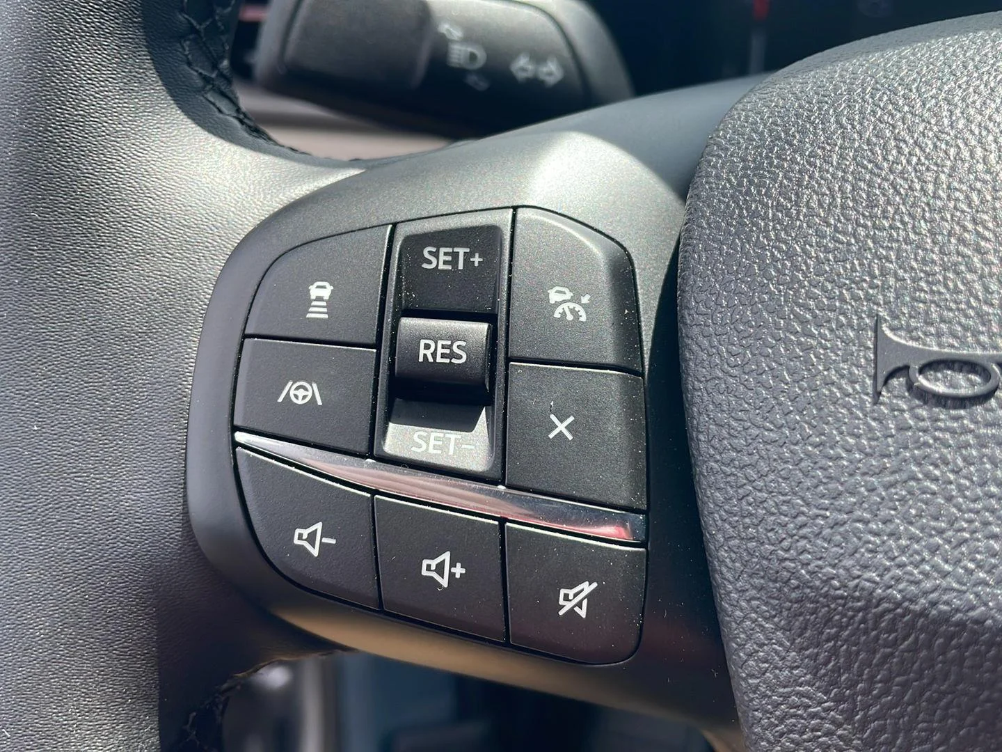 New 2026 Carbonized Gray Metallic Ford LARIAT image 17