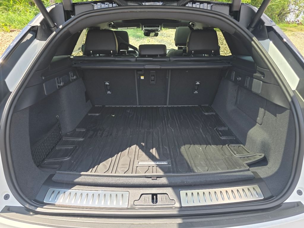 New 2026 Fuji White Land Rover Dynamic se image 31