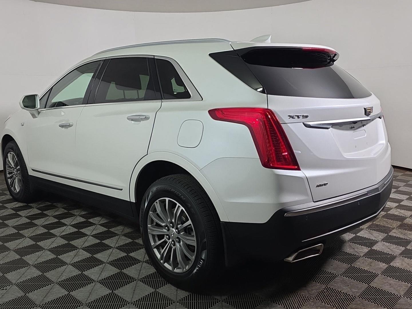 Used 2019 Crystal White Tricoat Cadillac Luxury AWD image 12