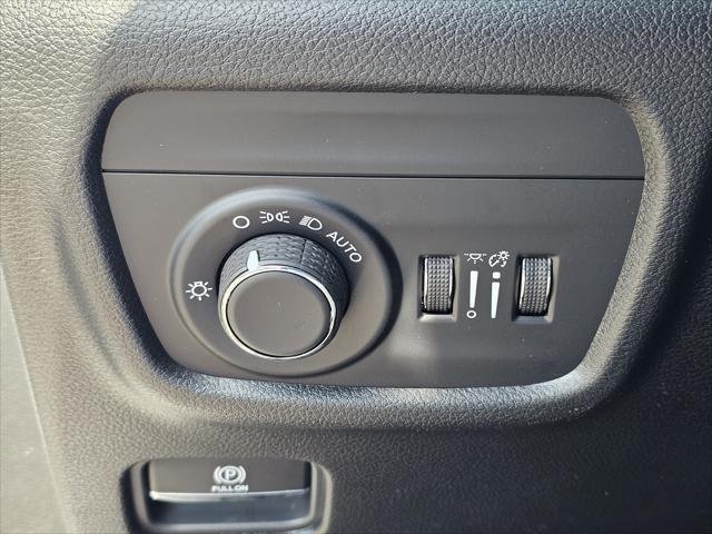New 2026 Bright White Clear-Coat Exterior Paint Jeep Laredo image 19