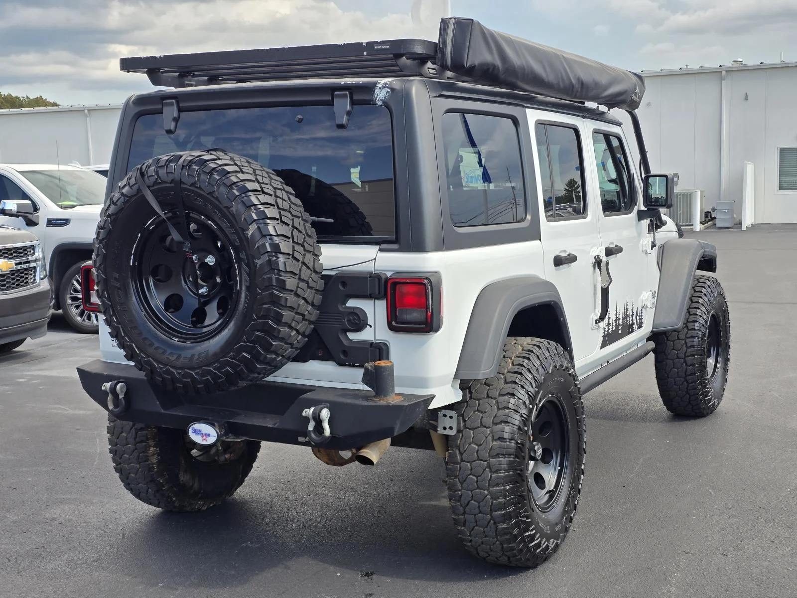 Used 2018 Bright White Clearcoat Jeep Sport S image 7