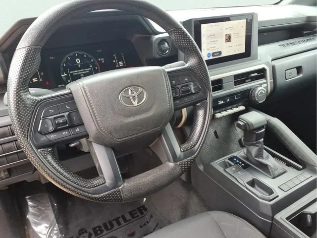 Used 2025  Toyota SR image 19