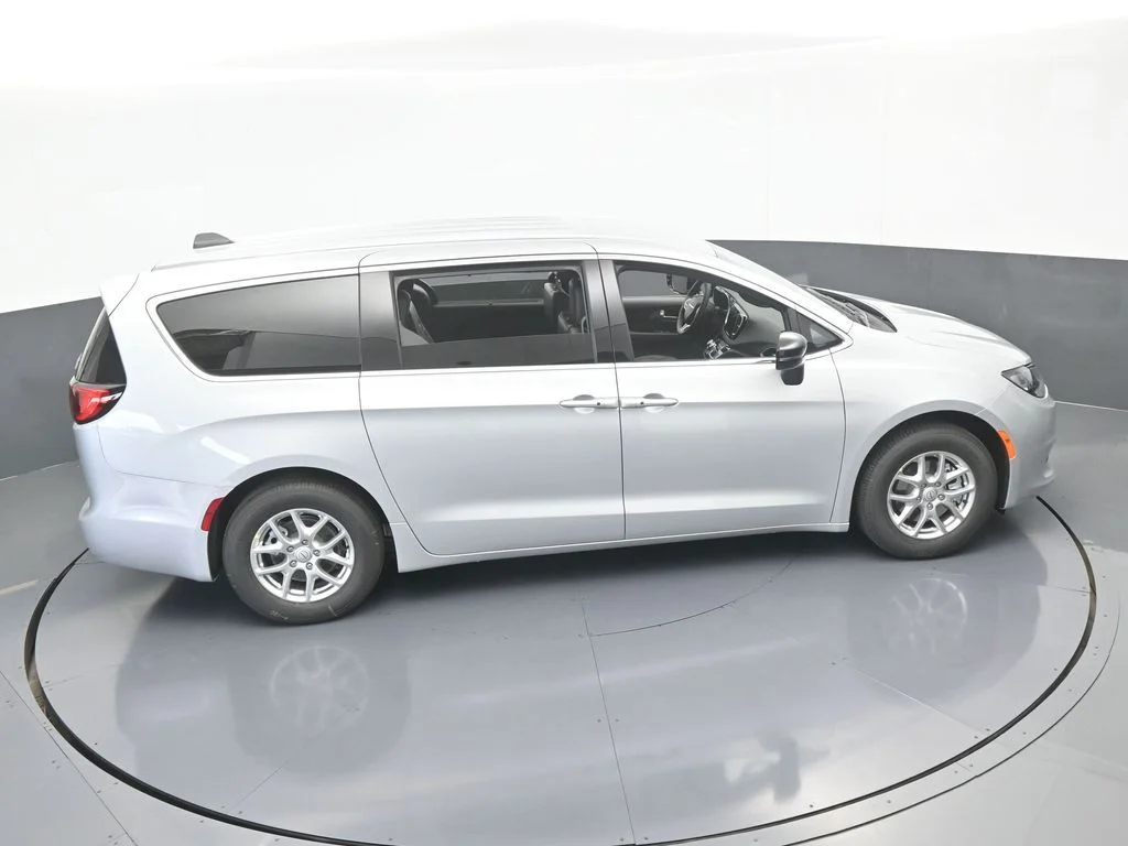 2026 Chrysler Voyager LX - Photo 49