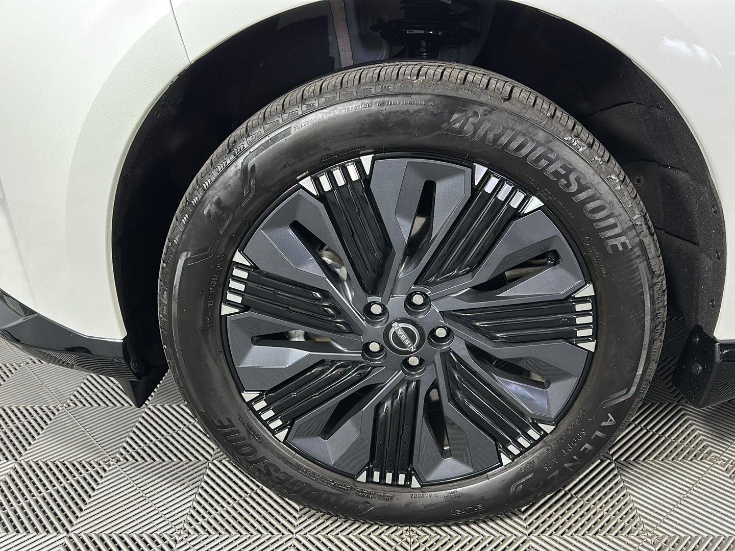 Used 2025 Everest White Pearl Tricoat/Super Black Nissan Platinum image 7