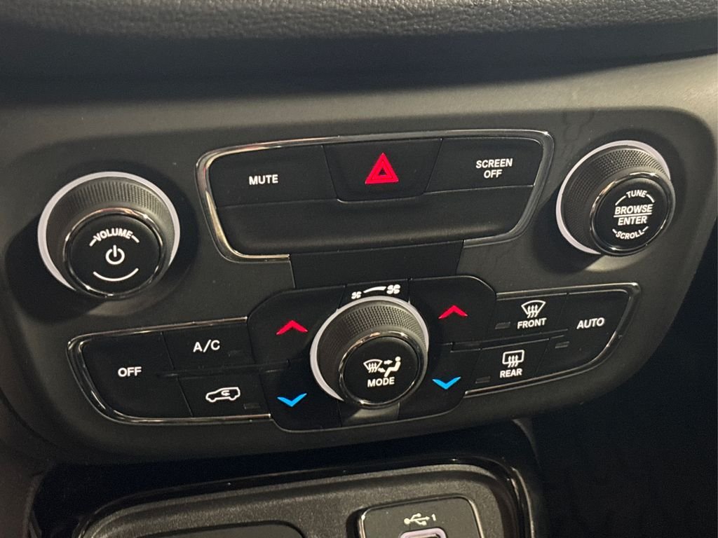 Used 2020 Black Jeep Latitude image 30