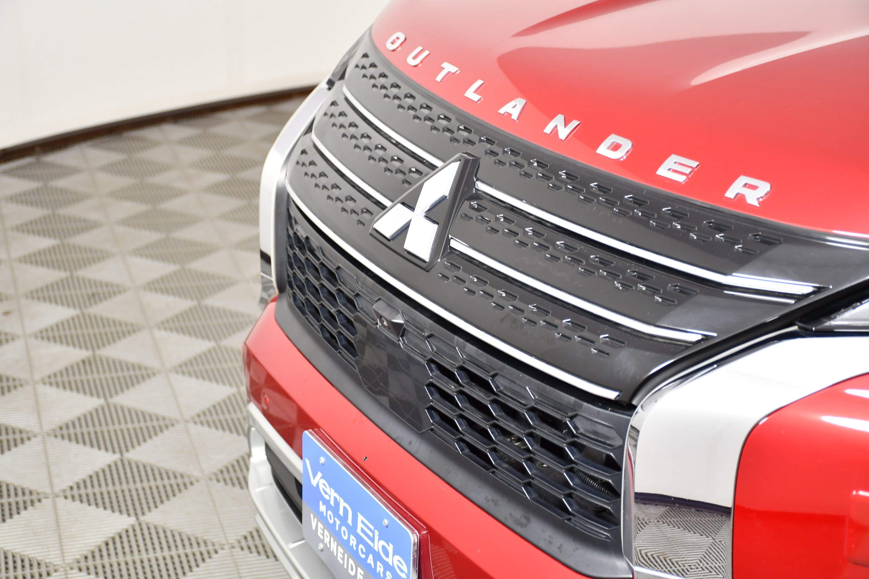 Used 2024 Red Diamond Mitsubishi SE image 11