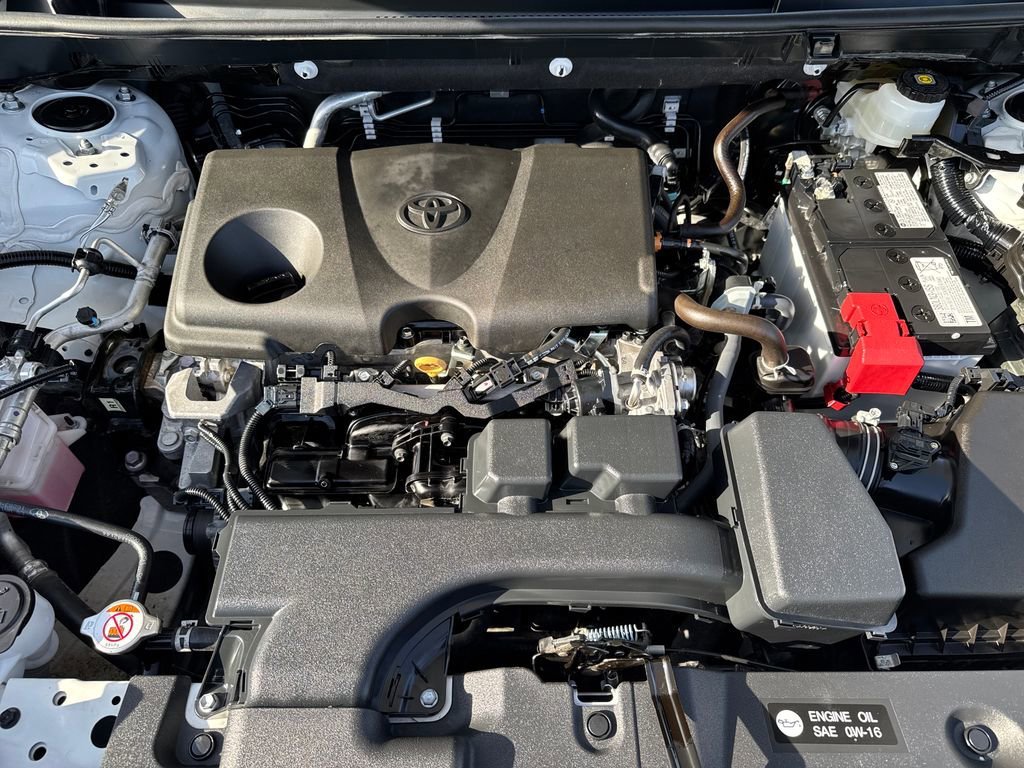 2025 Toyota RAV4 XLE - Photo 38