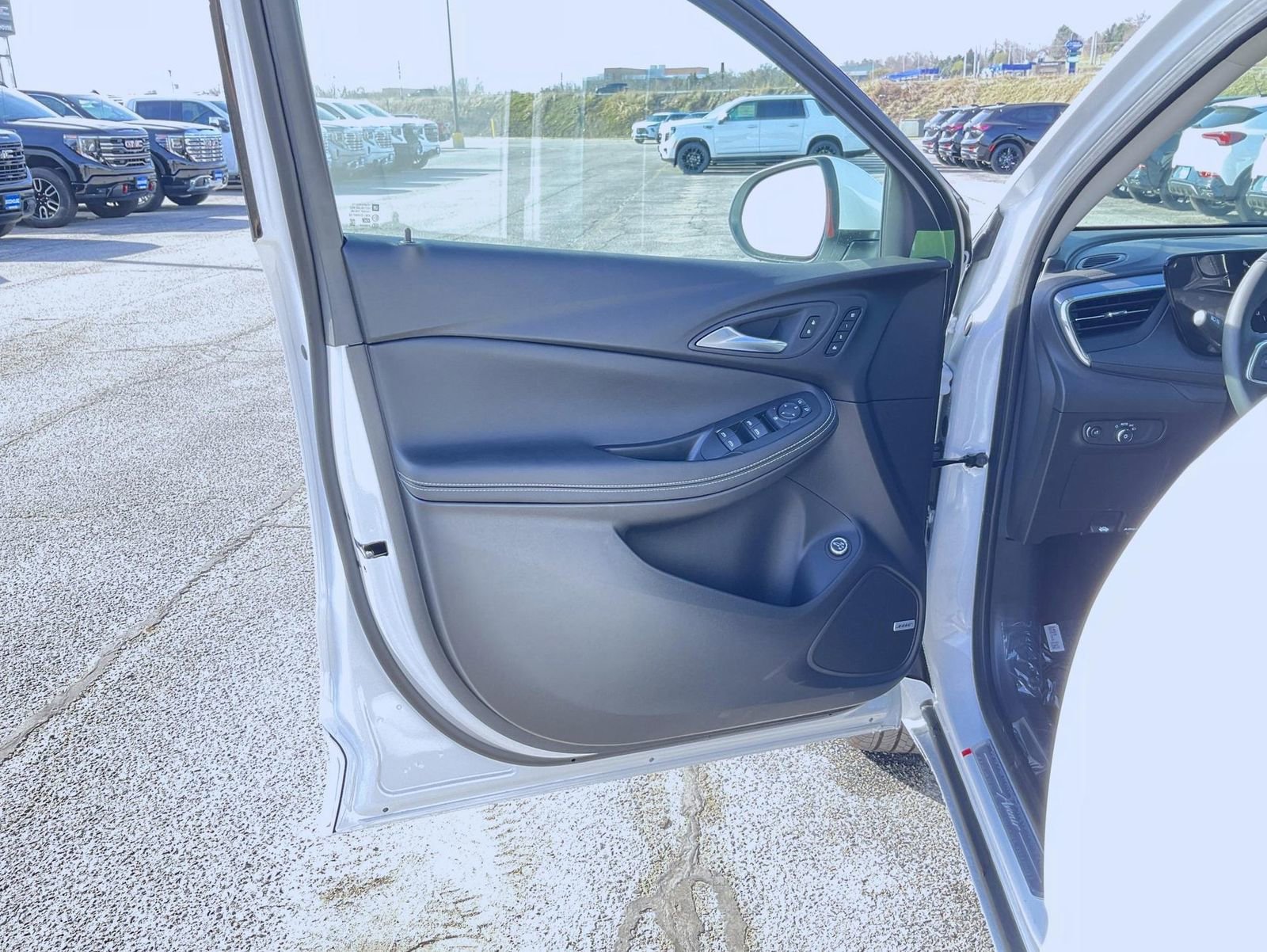 New 2026 White Frost Tricoat Buick Avenir image 9