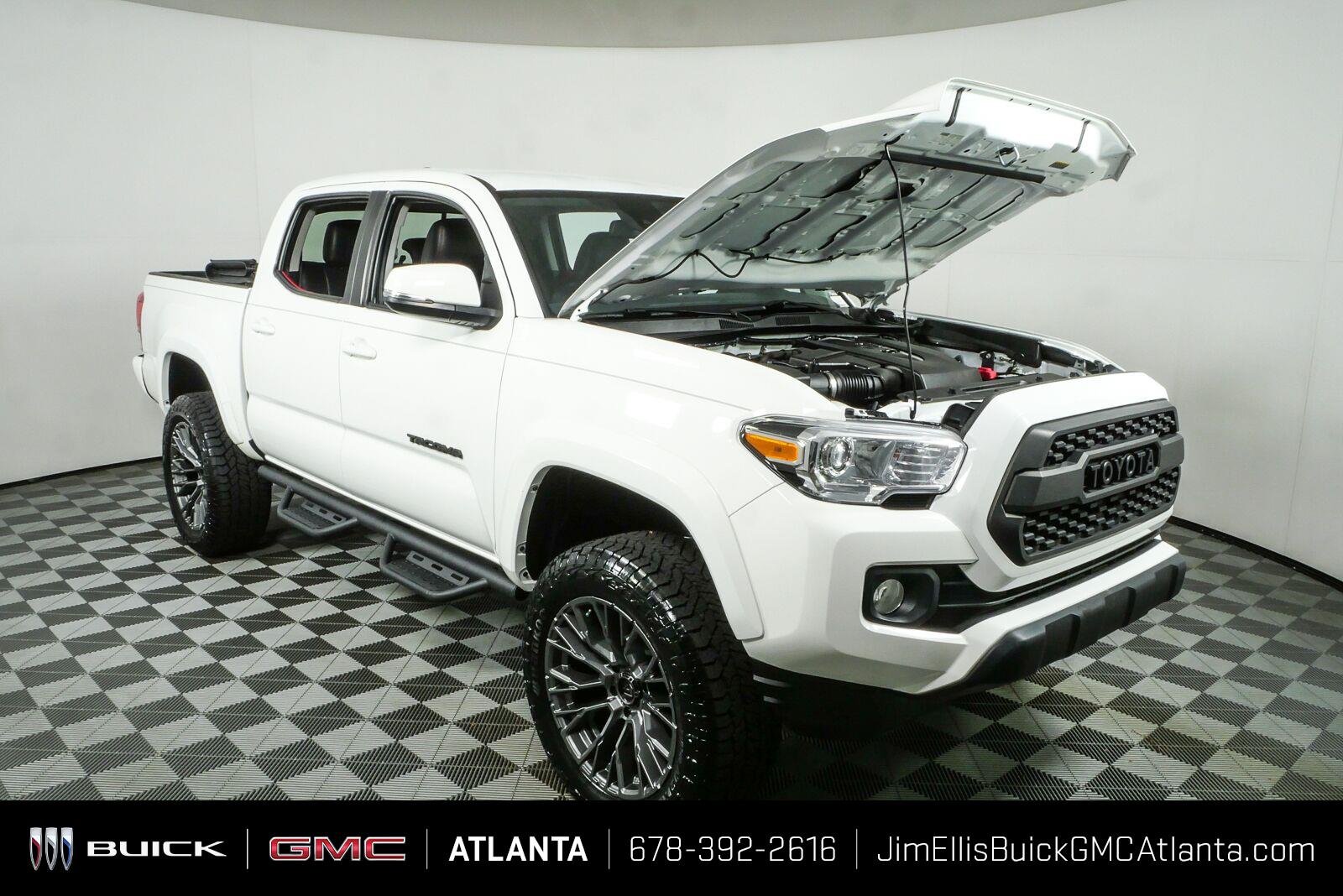 Used 2022 White Toyota SR5 V6 image 31
