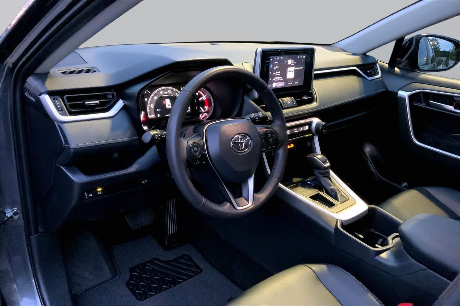 Used 2025 Magnetic Gray Metallic Toyota XLE Premium image 15