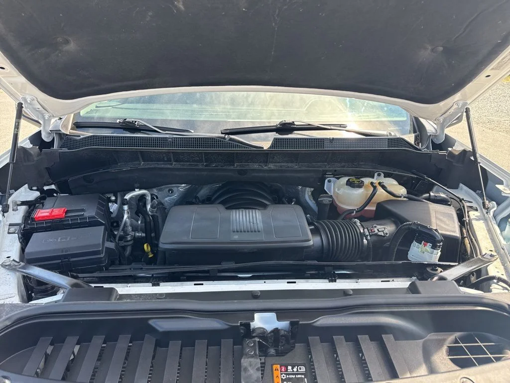 Used 2025 White Chevrolet LT image 34