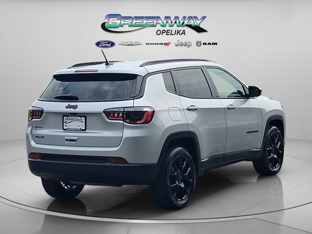 Used 2025 Silver Jeep Latitude image 7