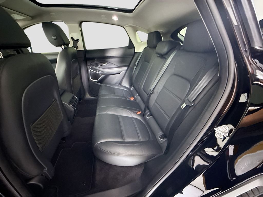 Used 2020  Jaguar SE image 21