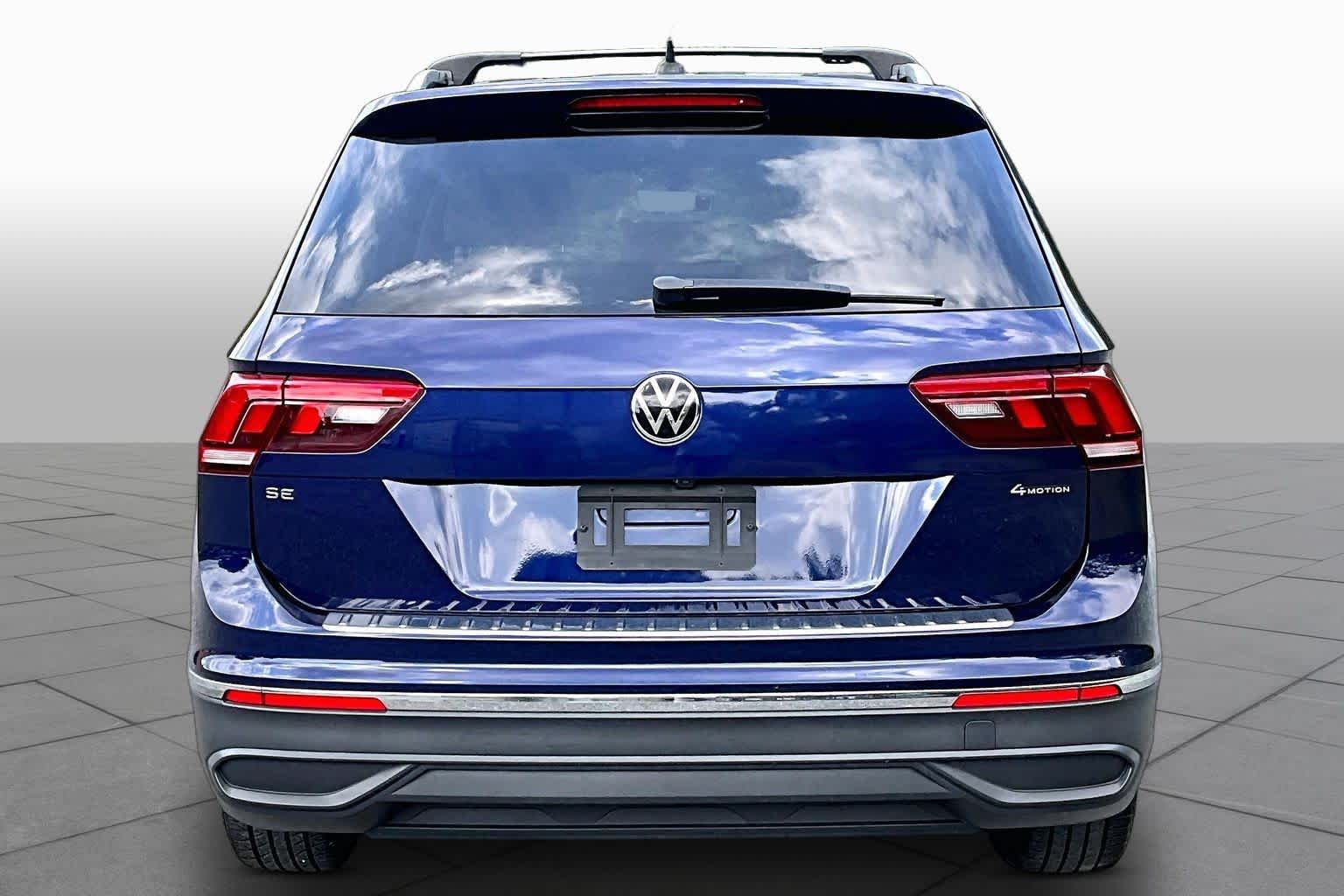 Used 2022 Atlantic Blue Metallic Volkswagen SE image 5