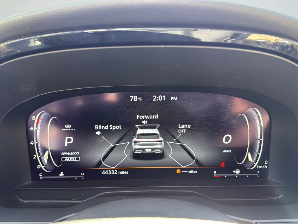 Used 2022 White INFINITI LUXE image 19