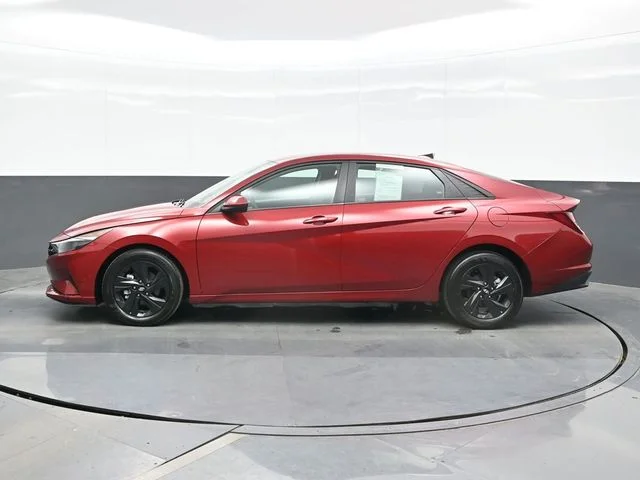 Used 2023 Red Hyundai SEL image 4