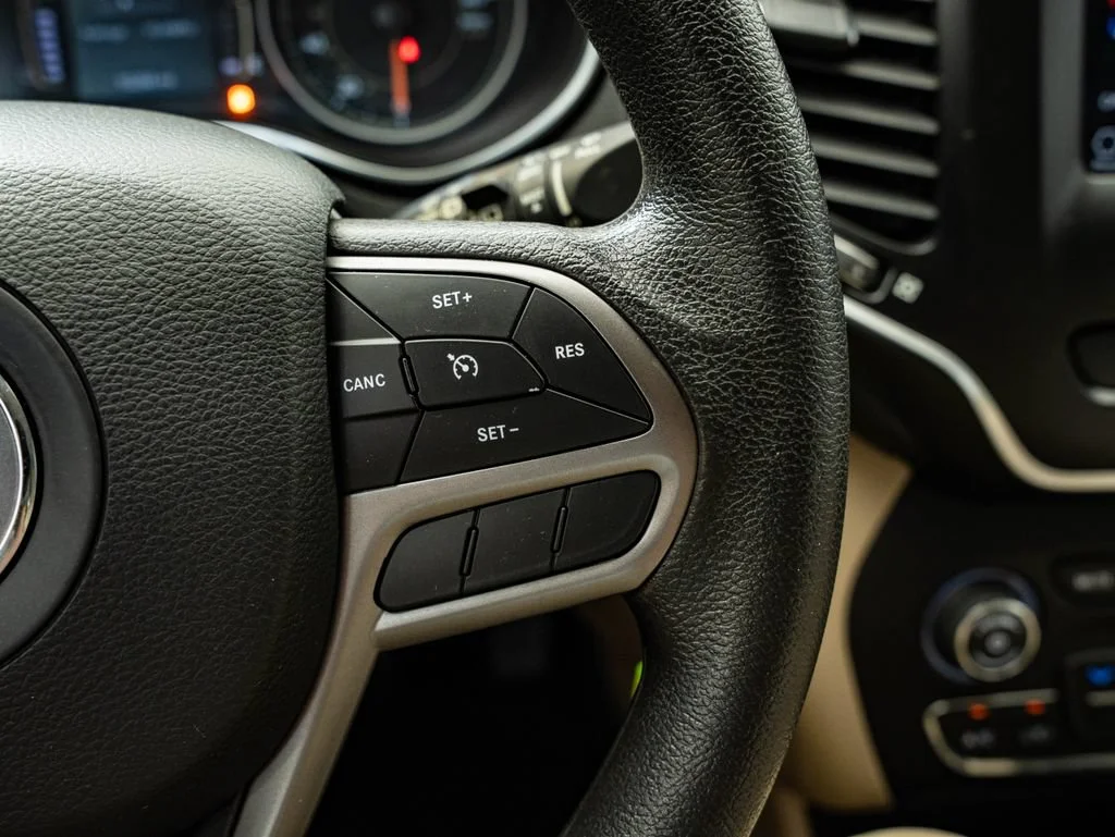 Used 2019 Bright White Clear Coat Jeep Latitude image 28