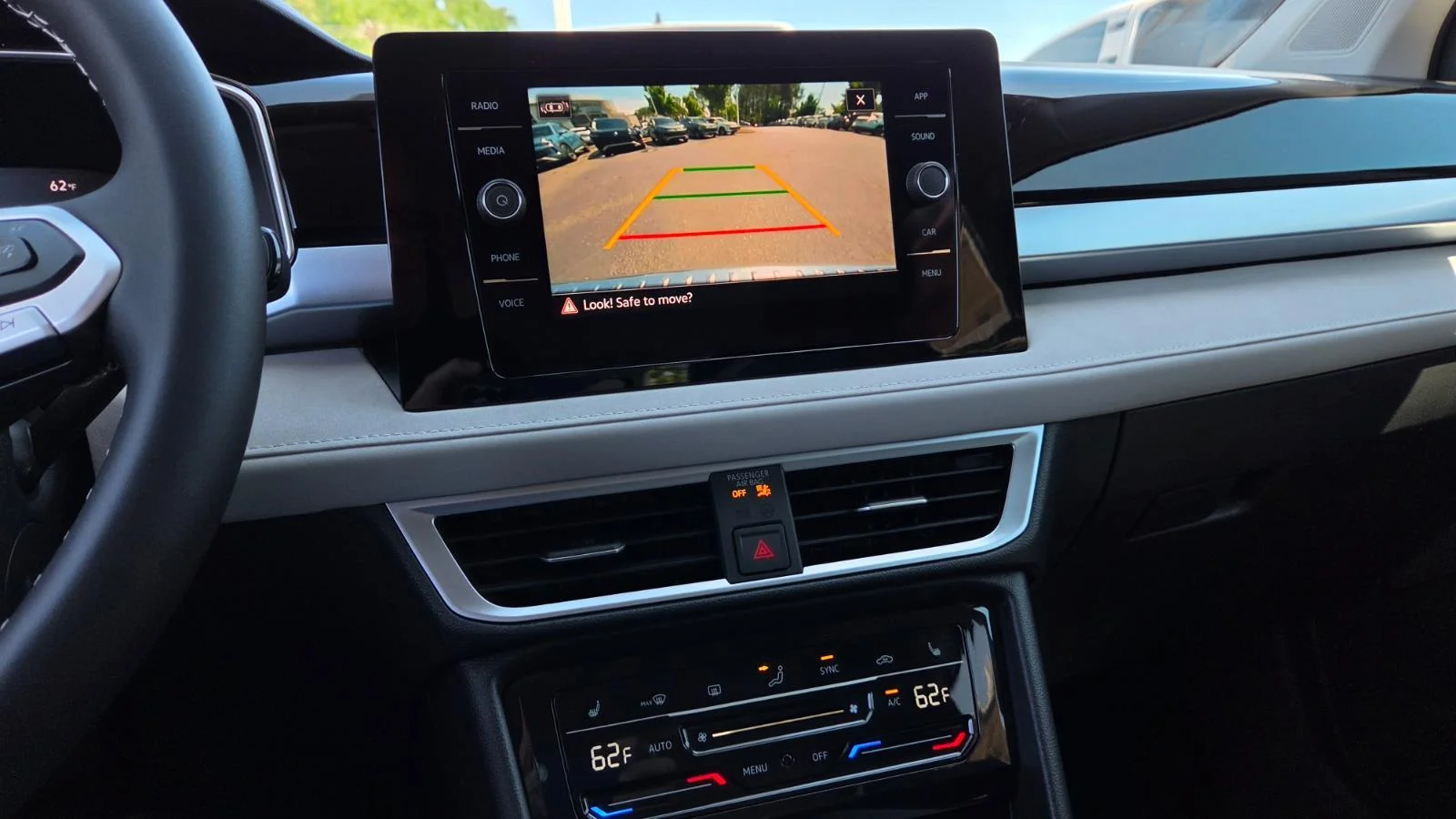 2025 Volkswagen Taos SE - Photo 31
