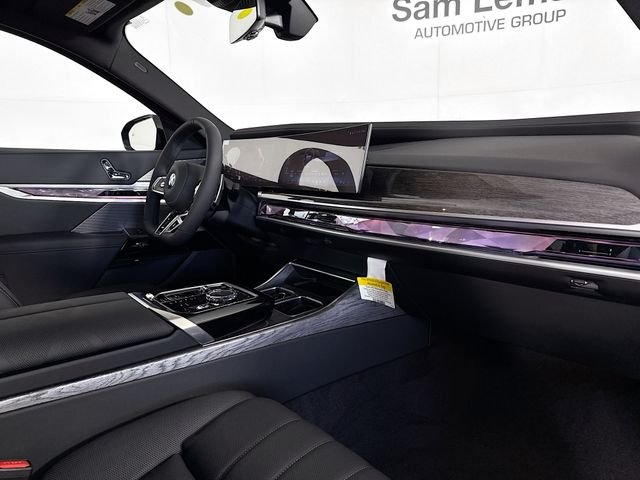 2025 BMW 7 Series 760i - Photo 33