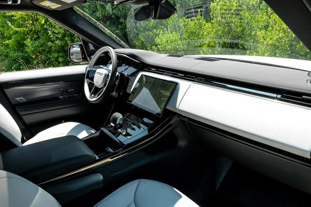 New 2026 Ostuni Pearl White Premium Metallic Land Rover Dynamic SE image 19