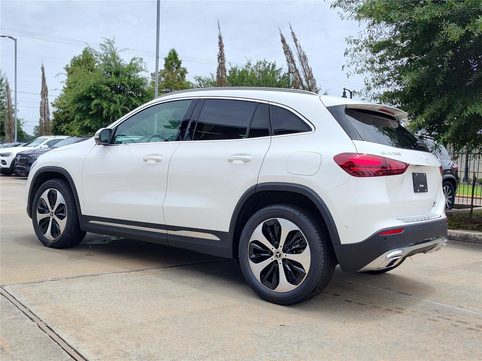 New 2026 Polar White Mercedes-Benz GLA 250 image 3