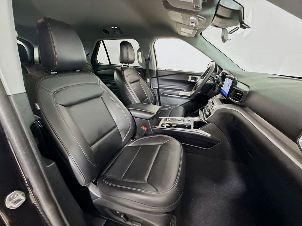 Used 2024 Agate Black Metallic Ford XLT image 28