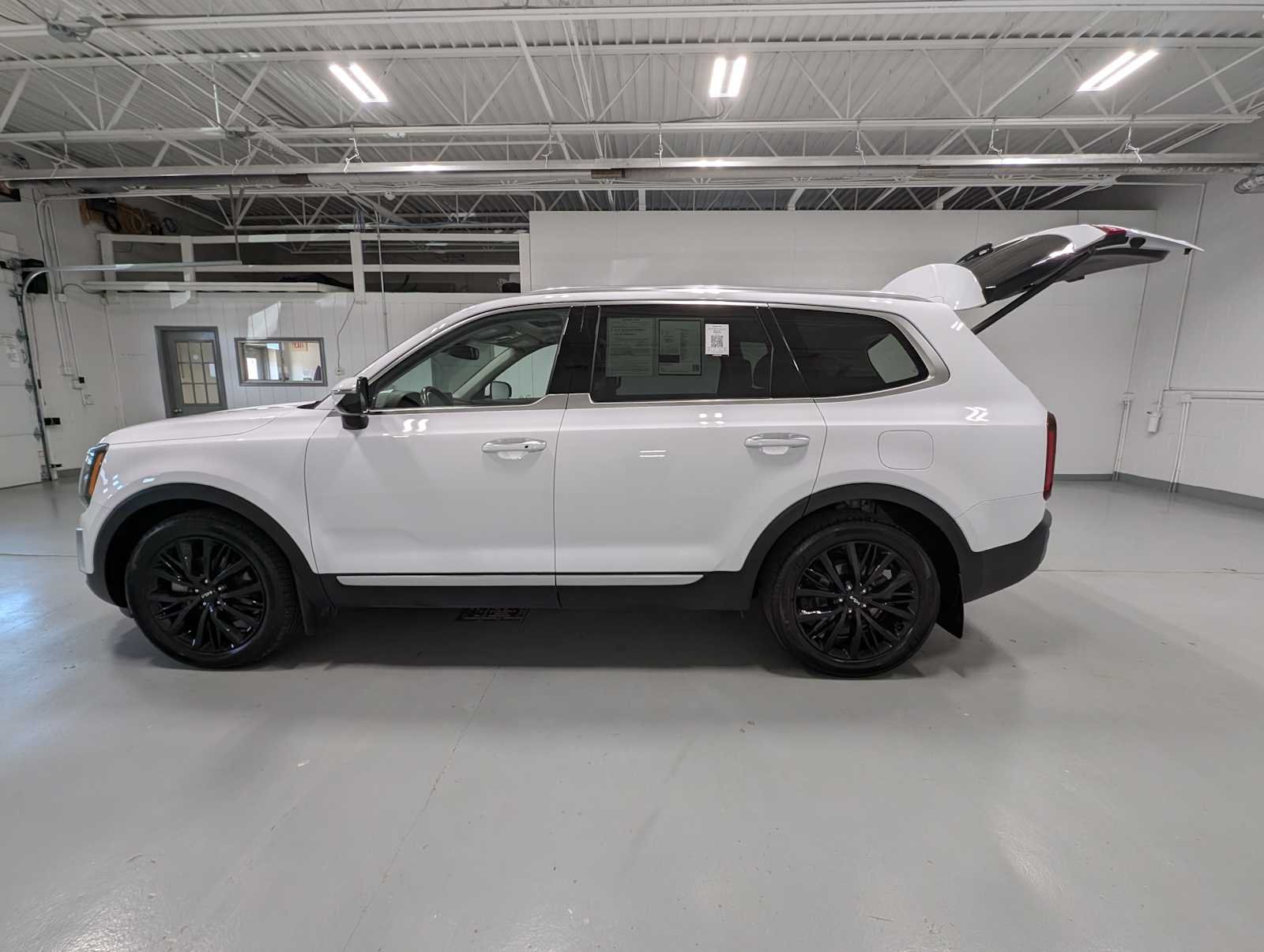 Used 2022 GLAC WHITE Kia SX image 12