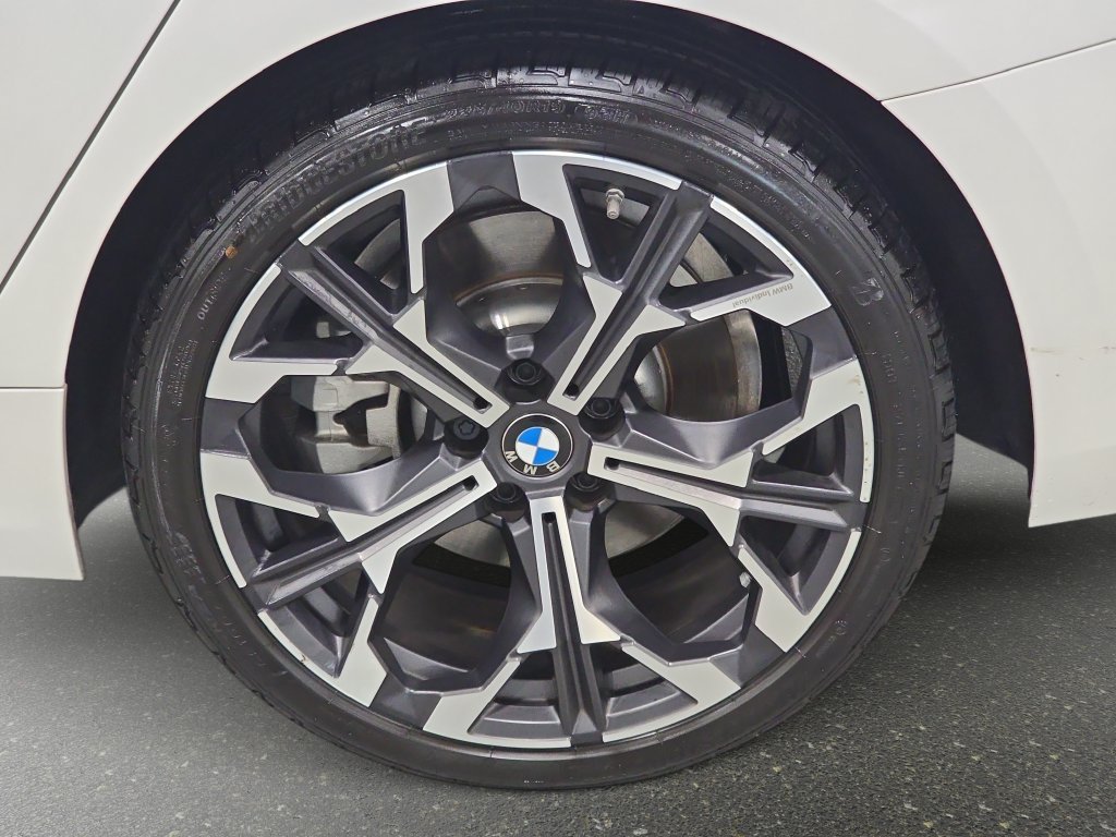 Used 2026 Alpine White BMW 330i image 29