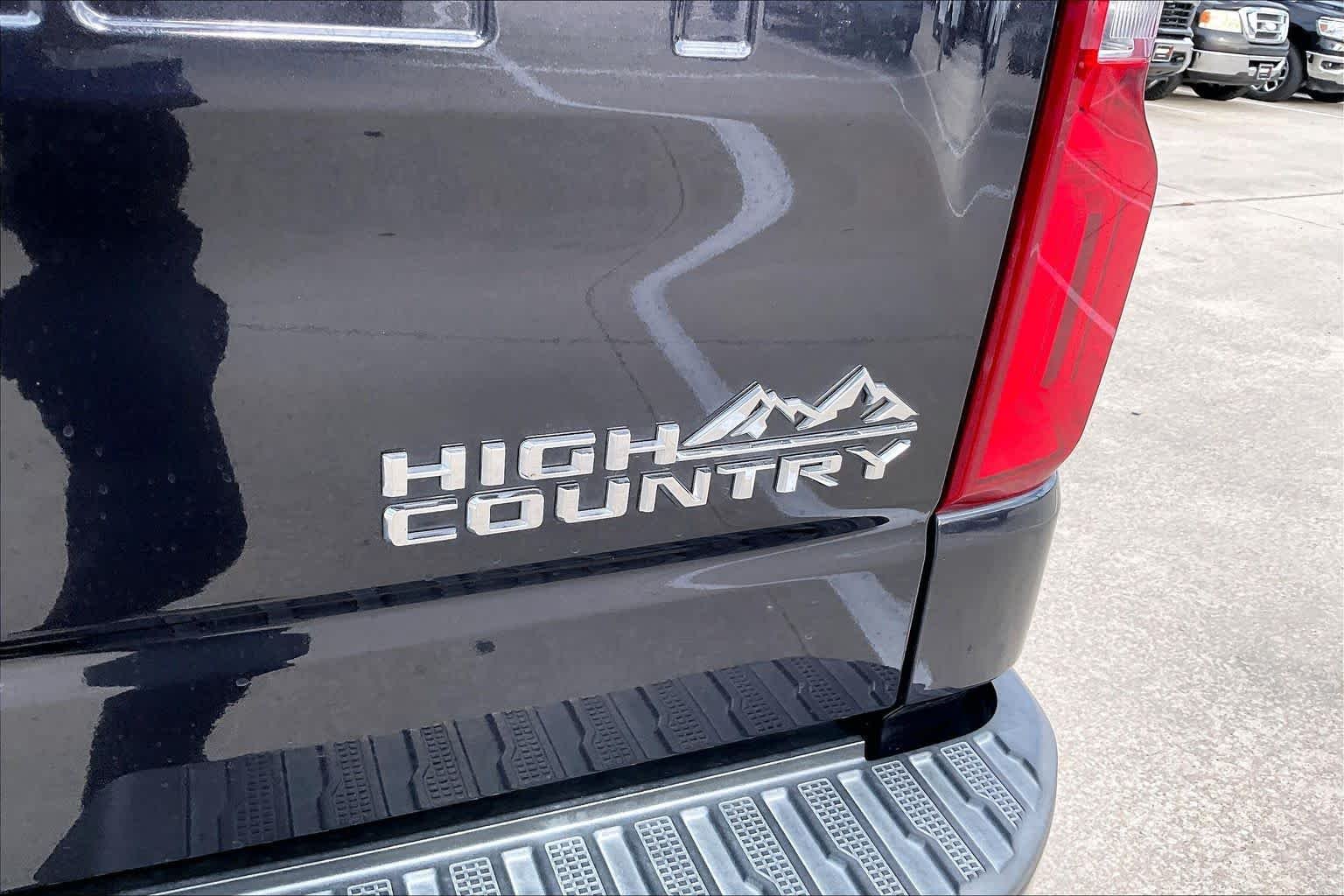 Used 2022 Dark Ash Metallic Chevrolet High Country image 10