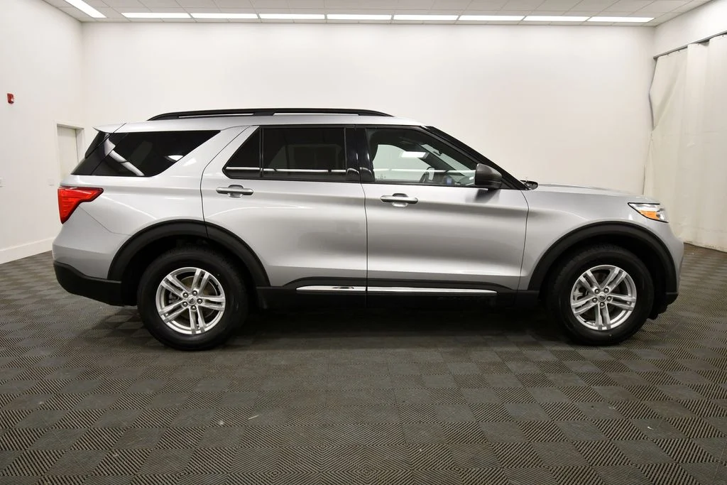 Used 2020 Silver Ford XLT image 9