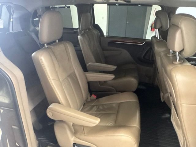 Used 2015 Beige Chrysler Limited image 29