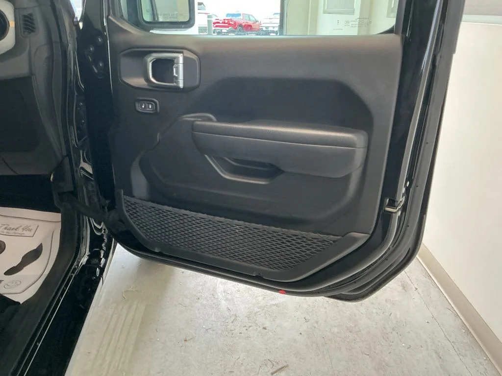 Used 2025 Black Clearcoat Jeep Sport S image 21