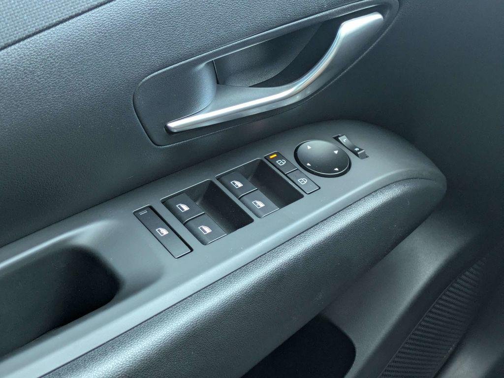New 2026 Silver Hyundai SEL Convenience image 24