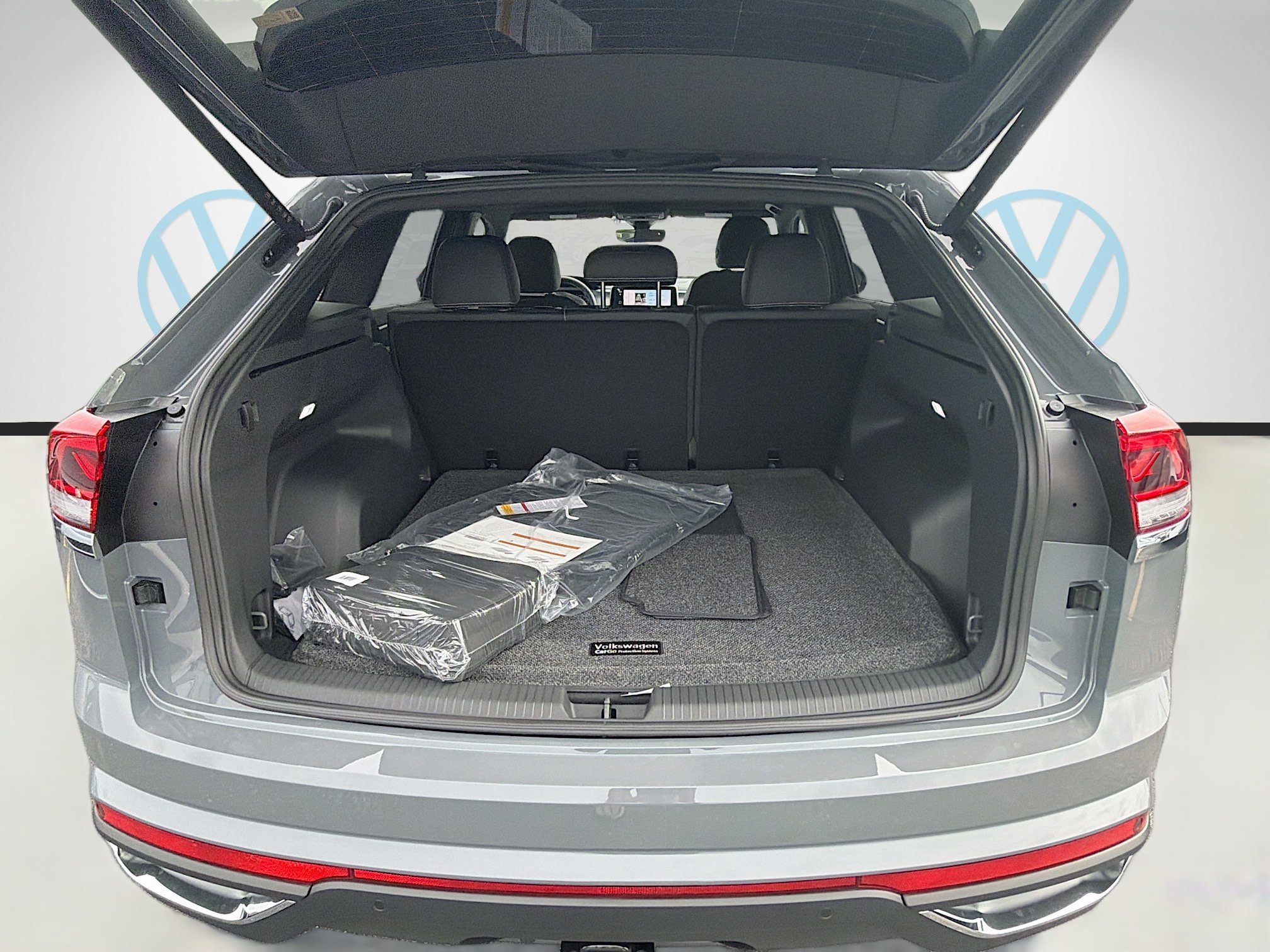 New 2026 Gray Volkswagen 2.0T SE w/Technology image 21