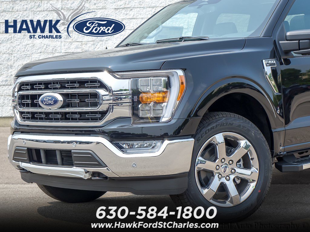 New 2023 Agate Black Metallic Ford XLT image 2
