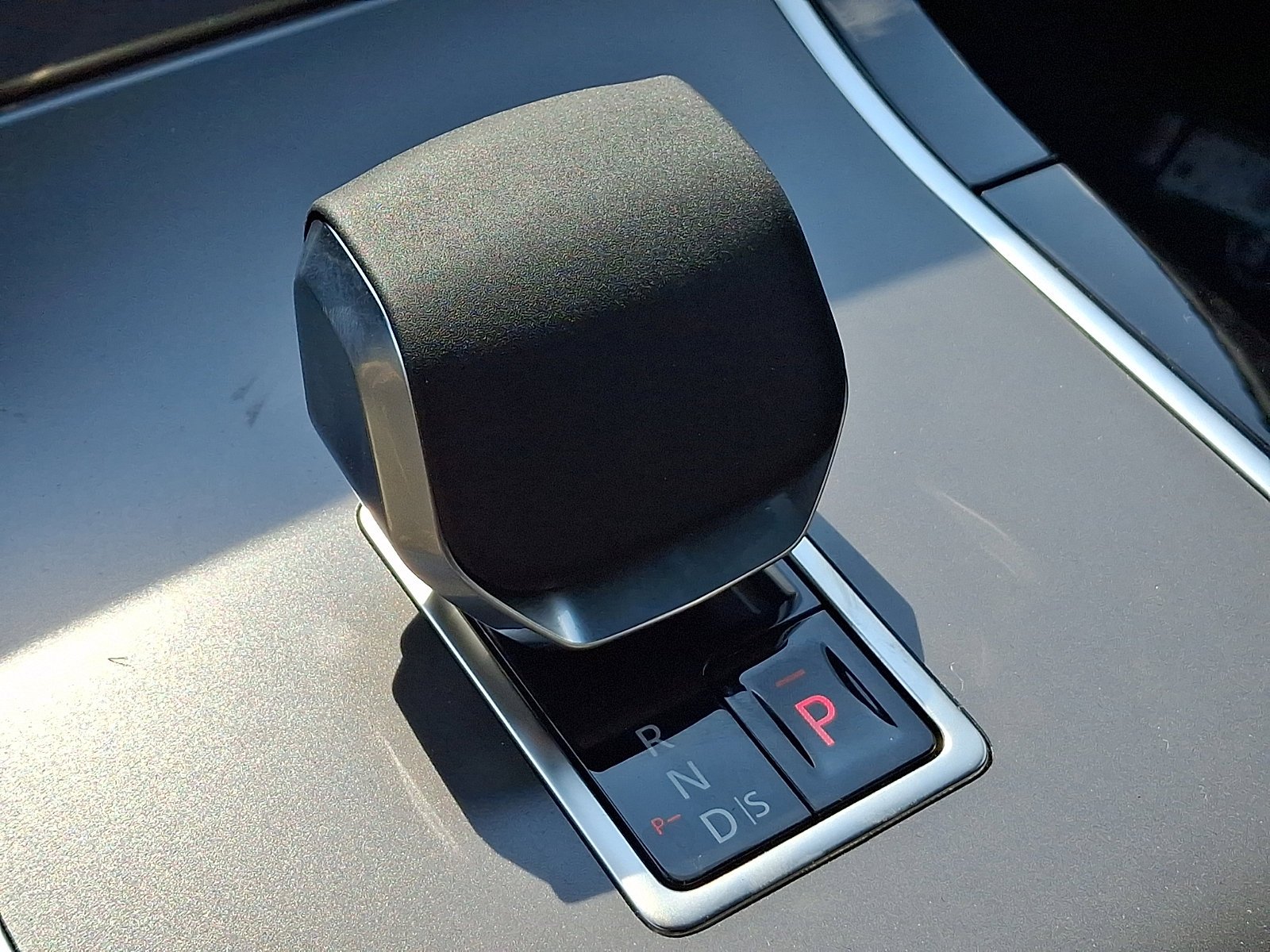 New 2026 Santorini Black Land Rover S image 12