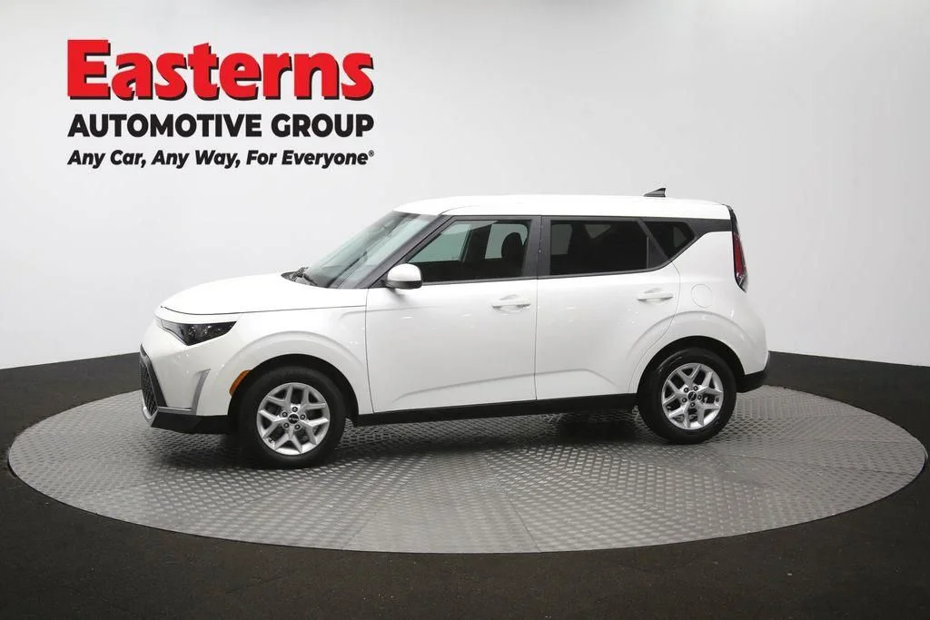 Used 2023 White Kia LX image 61