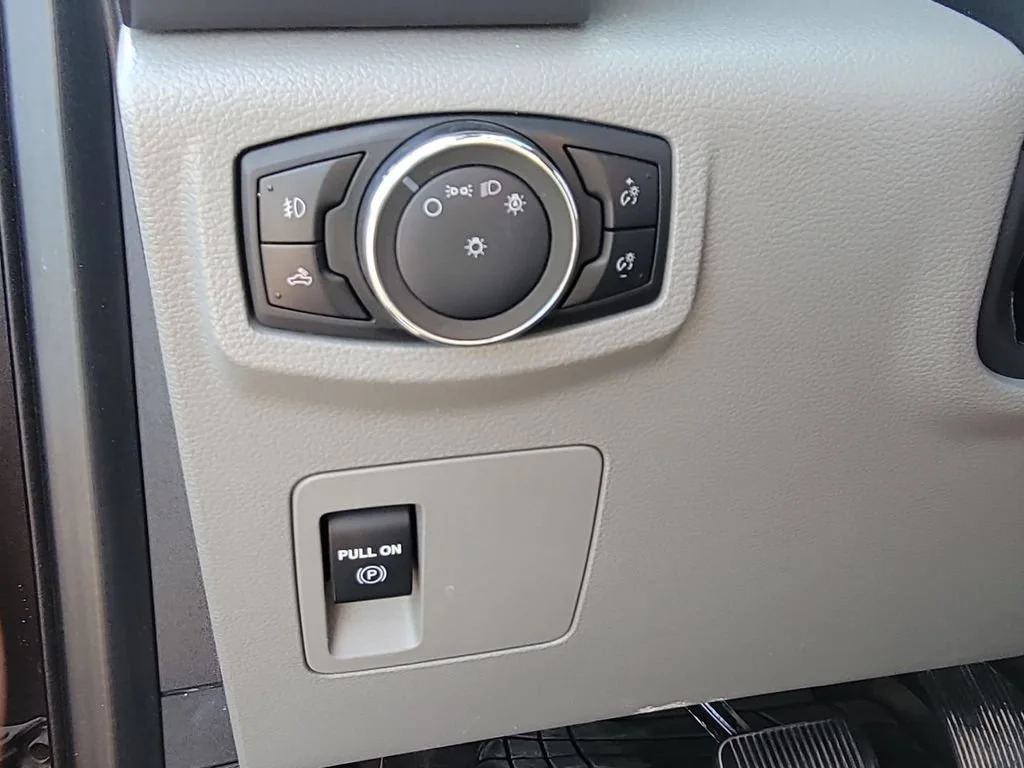 Used 2020 Gray Ford XLT image 17