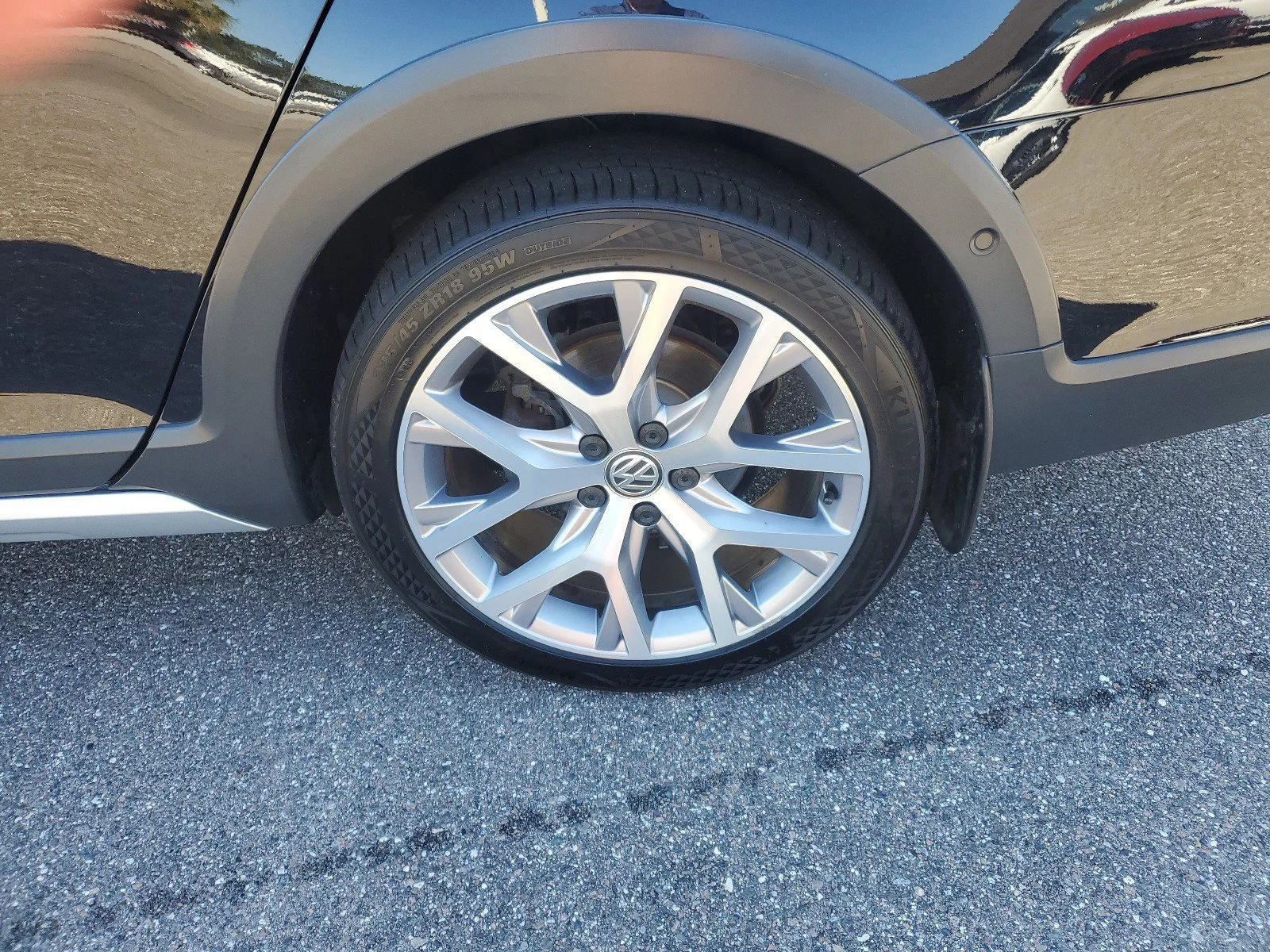 Used 2019  Volkswagen S image 6