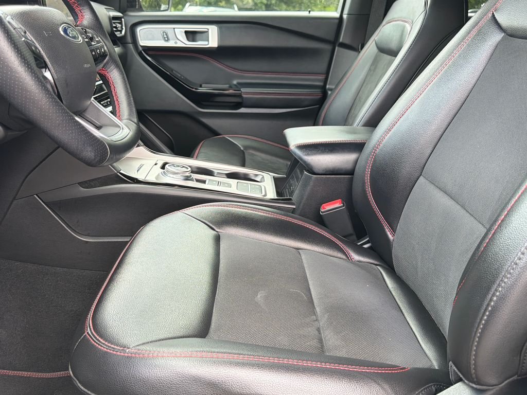 Used 2022 Agate Black Metallic Ford ST-Line image 17