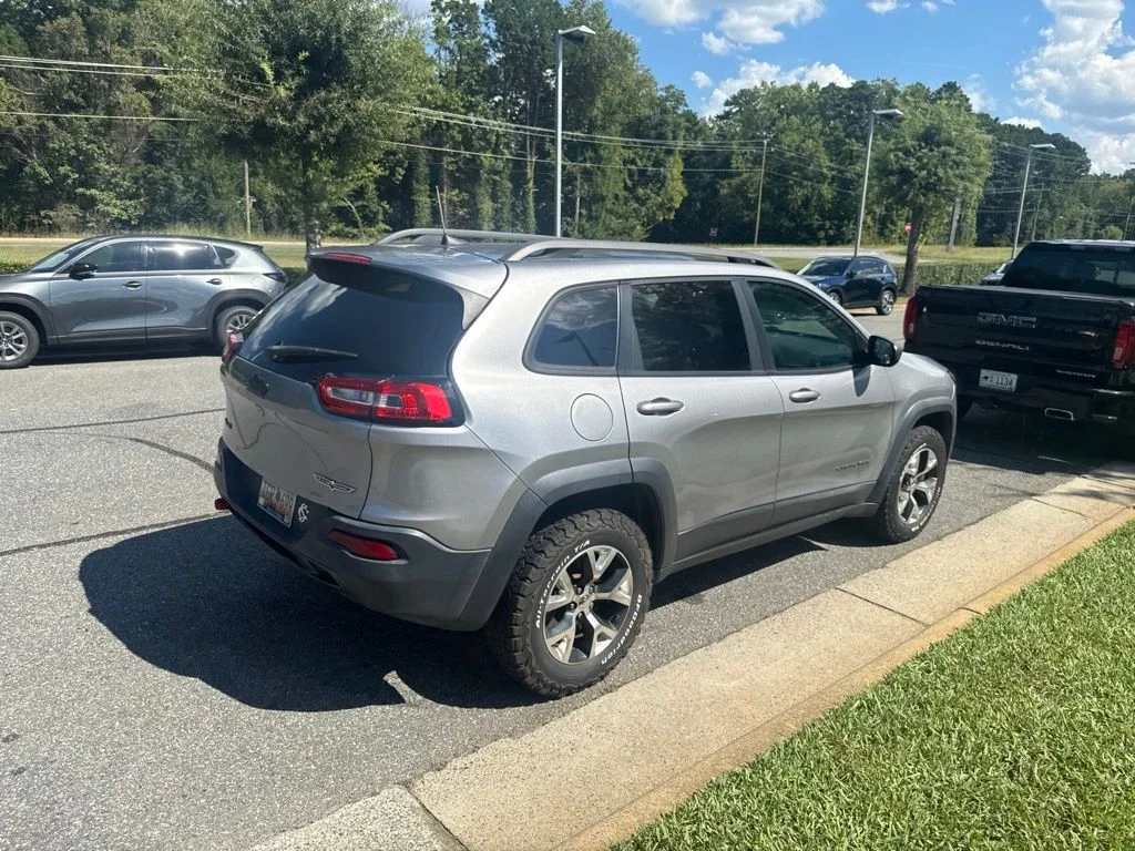 Used 2017 Billet Silver Metallic Jeep Trailhawk image 4
