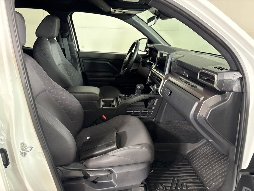 Used 2025 White Toyota SR5 image 17