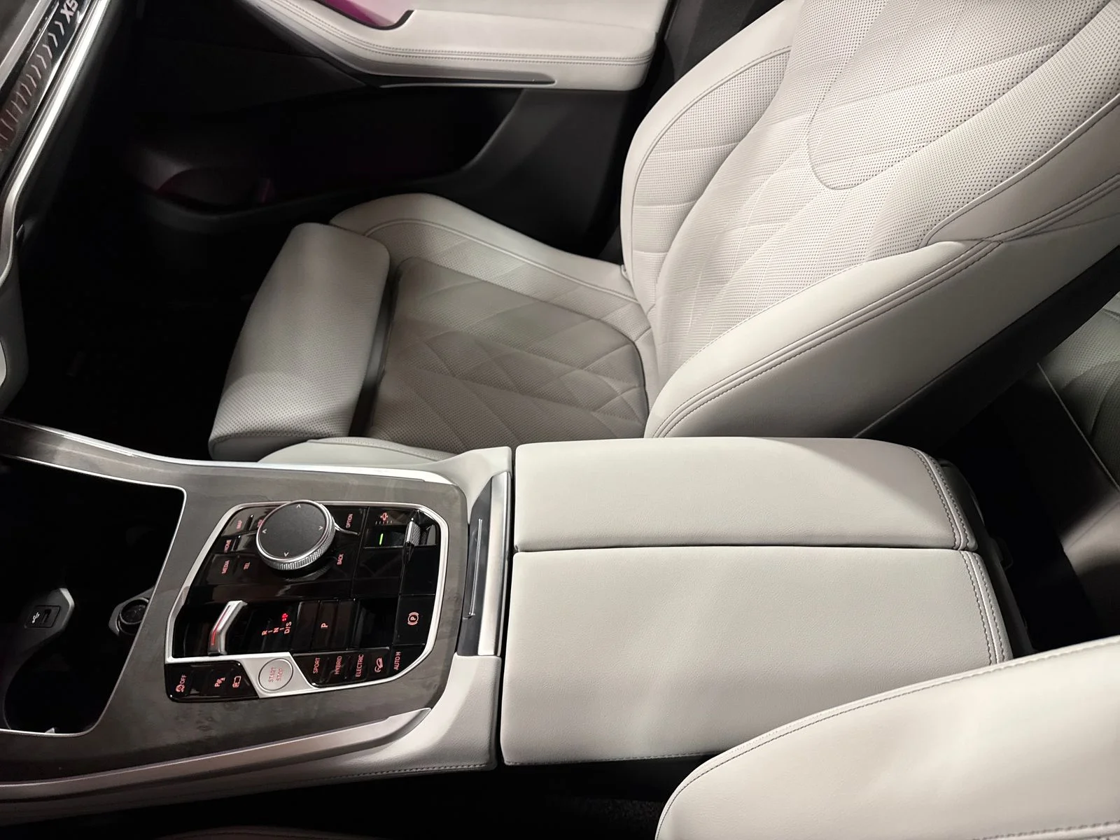Used 2025 Gray Metallic BMW xDrive50e image 23
