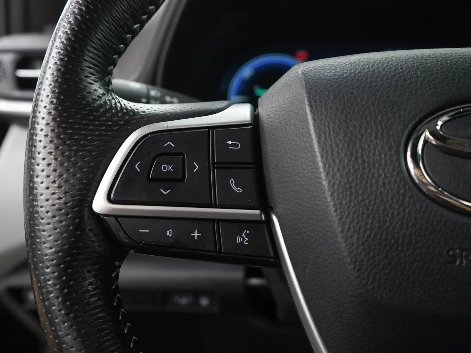 Used 2025  Toyota  image 26