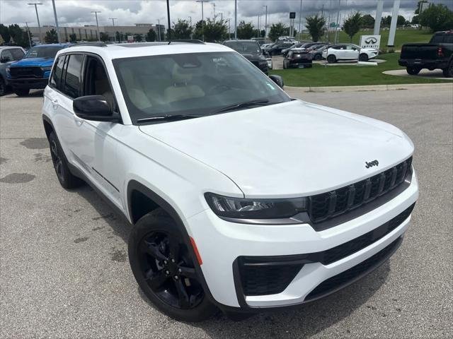 New 2026 Bright White Clear-Coat Exterior Paint Jeep Limited image 3