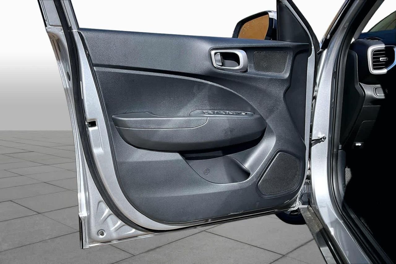 New 2026 Shimmering Silver Hyundai SEL image 10