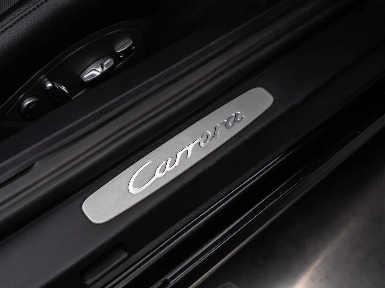 Used 2016 Black Porsche Carrera image 32