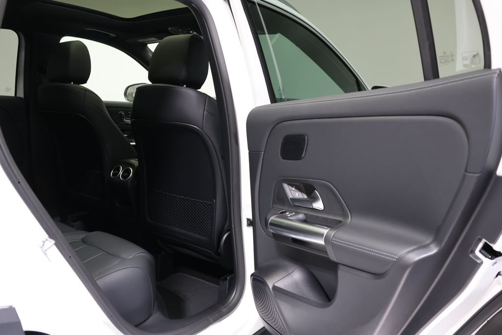 New 2026 Polar White Mercedes-Benz GLA 250 image 52