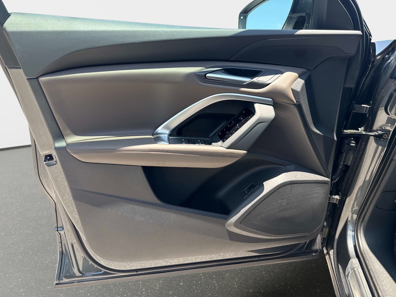 New 2026 Daytona Gray Pearl Effect Audi Premium image 17