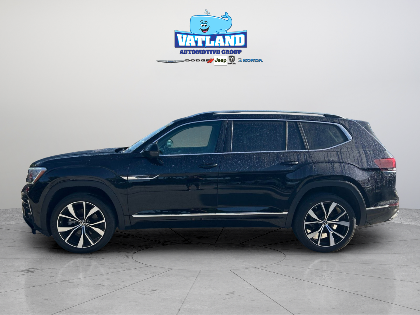 Used 2024 Black Volkswagen 2.0T SEL Premium R-Line image 2